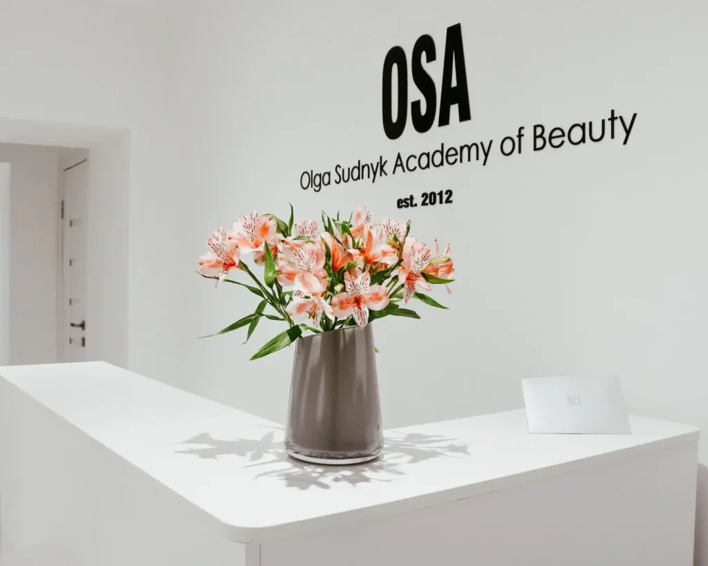 Wnętrze salonu w którym prowadzone są kursy medycyny estetycznej w Krakowie